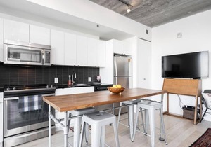 (1210)Downtown Glasshouse Gorgeous 2BR 1BATH +PARKING+Fast WiFi (311)