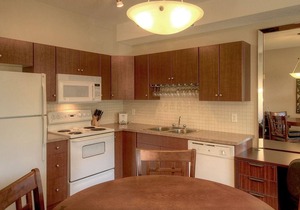 #1305 Pinnacle Pointe Condo