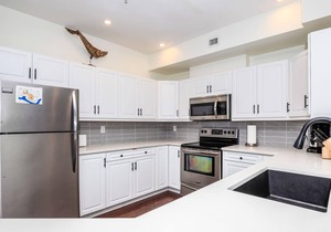 #146 Two Bed Ground Level Condo Discovery Bay