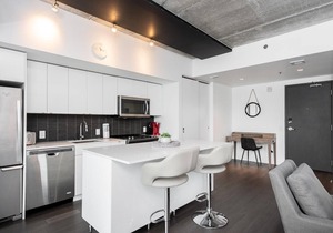 (1703)Downtown Glasshouse Sophisticated 2BR1BATH +Fast WiFi(311)