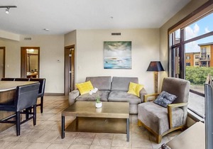 2 Bed 2 Bath Corner Unit Overlooking Pool 501