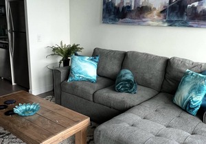 2 bed downtown sleeps 5 across jets arena king bed
