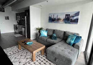 2 bed downtown sleeps 5 across jets arena king bed