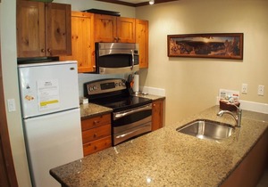 2 bedroom apartment in village centre, ski in/out