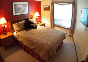 2 bedroom apartment in village centre, ski in/out