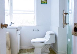2 Bedroom apt near Kensington market unit 9