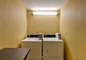 2-Star Hotel ∙ Comfort Inn St. Catharines Niagara