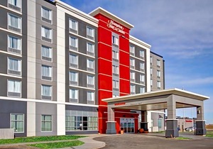 2-Star Hotel ∙ Hampton Inn & Suites - Medicine Hat