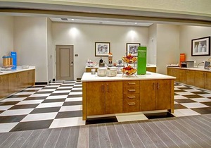 2-Star Hotel ∙ Hampton Inn & Suites - Medicine Hat