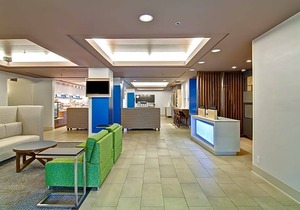 2-Star Hotel ∙ Holiday Inn Express Kamloops, an IHG Hotel