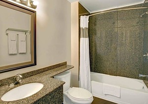 2-Star Hotel ∙ Howard Johnson by Wyndham Gananoque