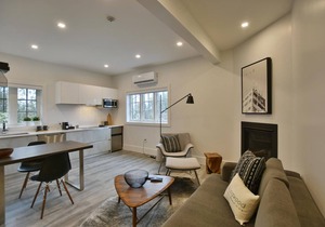 204, 1 Bedroom - Downtown Collingwood, Luxury Boutique Hotel.
