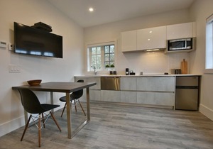 204, 1 Bedroom - Downtown Collingwood, Luxury Boutique Hotel.