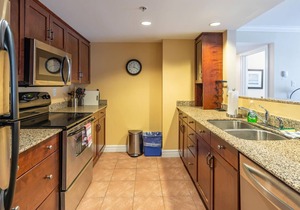 221 Luxurious Downtown Apartment with AC