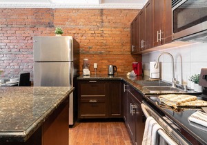 2Bedroom Apt Near Downtown - King Bed & Netflix!