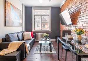 2Bedroom Apt Near Downtown - King Bed & Netflix!