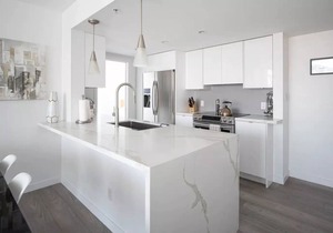 3 bed Subpenthouse Ocean&Mountain Views Downtown
