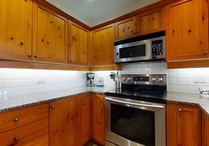 3 Bedroom plus Den/2.5 Bath Mountain Star Townhome, Private Hot Tub, Quiet Slope Side location