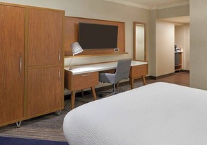 3-Star Hotel ∙ Four Points by Sheraton Windsor Downtown