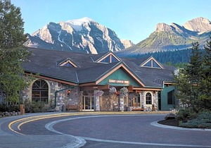 3-Star Hotel ∙ Lake Louise Inn