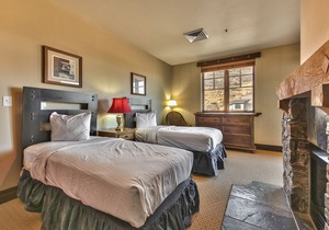 30% off Instant Booking Waldorf Gondola 3BR/3BA Fri 3/22/2024 - Sun 3/31/2024