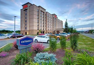4-Star Hotel ∙ Hampton Inn & Suites by Hilton Dartmouth - Halifax