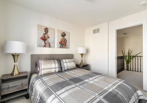 4BR 3BA Townhouse on Lake Ontario. Free parking. Gym (2)