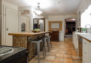 5 BEDROOM HOUSE |3 BATHROOM | DINING AREA | FULL KITCHEN | UP TO 12 GUESTS