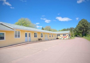 (5) Private Double Suite at Green Acres Summerside