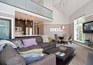 5 star unit at Base of Mountain. Executive Condo- Walk to lifts + amenities- NOTE: POOL CLOSURE ALL