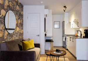 6768 - 301 · Fun & Funky Little Italy Mini Studio with Full Kitchen by Denstays