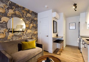 6768 - 301 · Fun & Funky Little Italy Mini Studio with Full Kitchen by Denstays