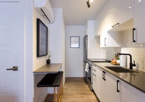 6768 - 301 · Fun & Funky Little Italy Mini Studio with Full Kitchen by Denstays