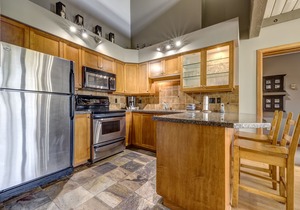 Acer Vacations | Clean Luxury 2 Bed & Loft | Pool & Hot Tub | A/C & W/D | Wifi | Greystone Lodge