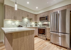 Acer Vacations | Clean Renovated 2 Bedroom | Pool | W/D | Ski-in/Out | Greystone Lodge