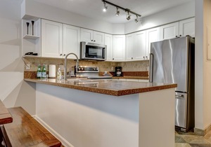 Acer Vacations | Large 2 Bedroom | Ski-in/Out | Hot Tub | Pool | W/D | Wifi | Greystone Lodge