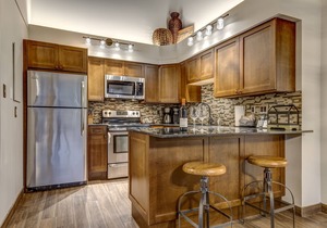 Acer Vacations | Renovated Luxury 2 bed + Loft | Ski-in/Out | A/C | Free Wifi | Greystone Lodge