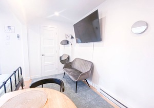 Adorable One Bed Apt 96% Walking Score in Downtown Close to Metro