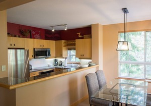 Alpine Greens - Village Shuttle, BBQ, Patio, Free Parking & WiFi