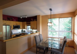 Alpine Greens - Village Shuttle, BBQ, Patio, Free Parking & WiFi