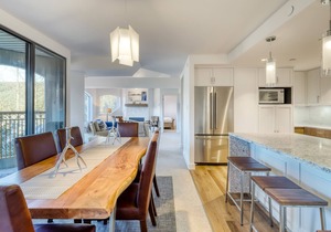 Amazing sixth-floor condo with pool, hot tub, sauna, & balcony views