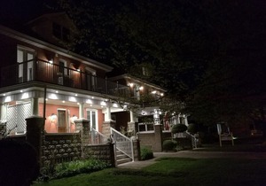 Ambassador's Inn Next Door - King Suite(Suite 4) in Stratford