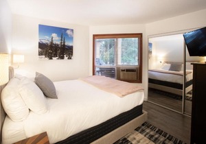 Attractive Townhouse in Whistler Village with Hot Tub