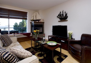 Beachside Condo with Amazing Sea Views!