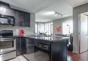 Beautiful 2bd Condo Patio Gym Parking location