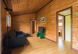 Beautiful 3 Bdrm + Bunkie Waterfront Cottage Near Gull Lake