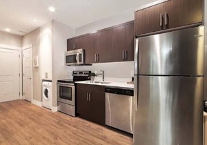 BEAUTIFUL Downtown Kelowna Modern Bachelor with FREE Gated Parking & View!