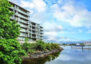 Beautiful resort in the heart of it all!