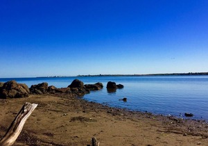 Beautiful Shediac Bay Home w/ HOT TUB ACCOMMODATES 2 FAMILIES COMFORTABLY!
