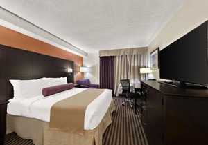 Best Western Plus Toronto North York Hotel & Suites